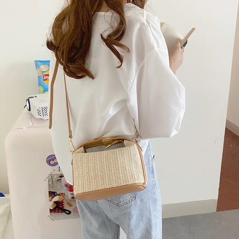 Yogodlns Sommer Kleine Stroh Handtasche Trendy Schulter Tasche Gewebte Eimer Umhängetasche Casual Meer Strand Tasche Gilrs Griff Tote