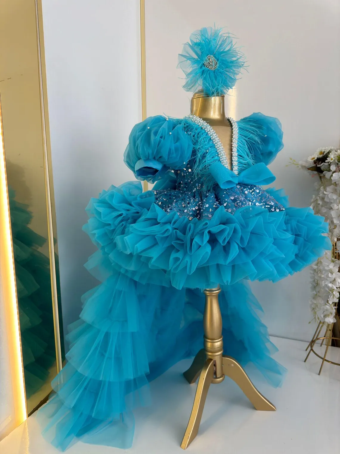 Rosa Blumenmädchenkleid Hochzeit Geburtstag Prinzessin Feder Tüll High-Low Pageant Kleid Schleife Pailletten Formelle Ballkleider Maßgeschneidert