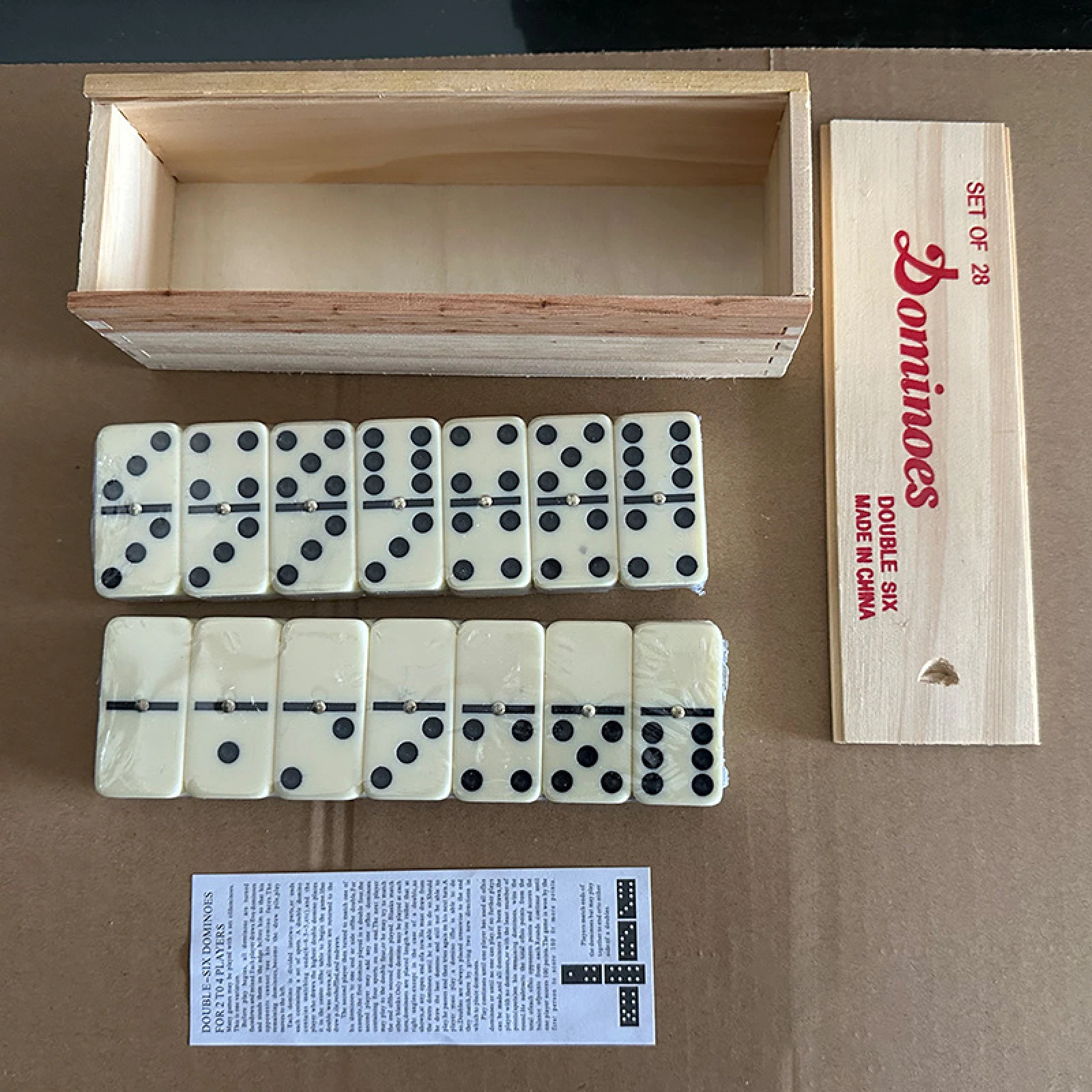 Set Permainan Domino dengan kotak kayu melamin 28 hadiah ubin Domino permainan meja profesional multifungsi untuk dekorasi Permainan Keluarga