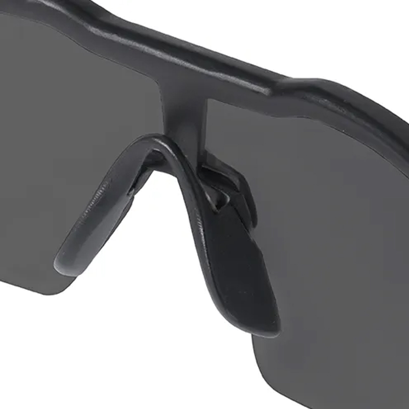Milwaukee 48-73-2005a óculos de segurança lentes pretas anti nevoeiro resistente a riscos ajustável nariz almofada óculos ferramentas acessório