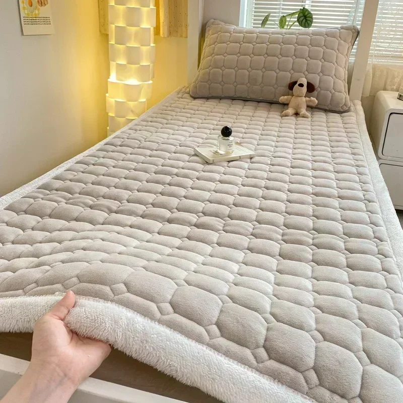 Inverno quente veludo colchão toppers dormitório colcha dobrável tatami tapete fino antiderrapante capa de colchão rainha lençóis capa de cama