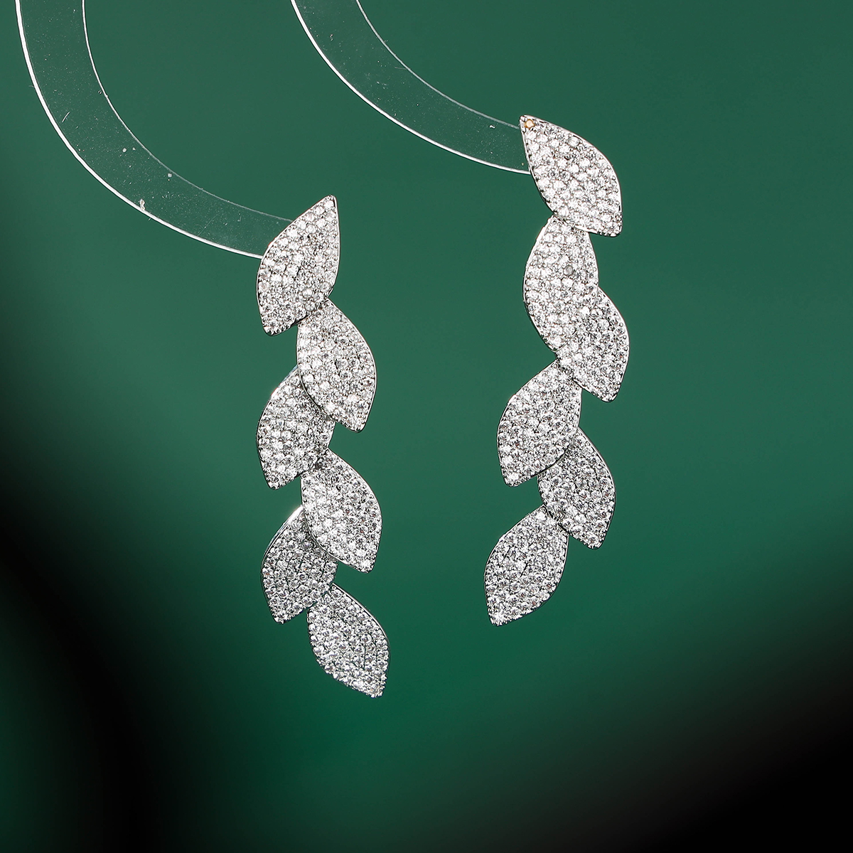 Nische Design Blatt Blütenblatt Hochzeit Ohrringe eingelegt mit aaaaa Zirkon Anhänger für Hochzeits ball oder Party