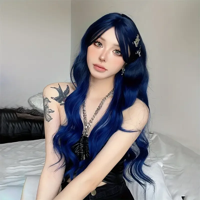 Pelucas sintéticas onduladas largas y rizadas de color azul profundo con flequillo para mujer, pelucas de Cosplay onduladas azules coloridas, pelo falso Natural resistente al calor