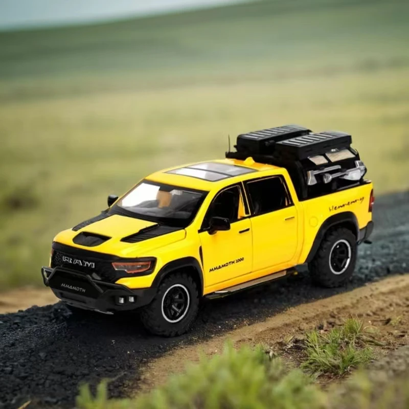 1:32 RAM MAMMOTH Pickup Off Road Vehicle Miniaturowy odlewany metalowy model samochodu Zabawka Odciągnij dźwięk i światło Kolekcje Prezenty