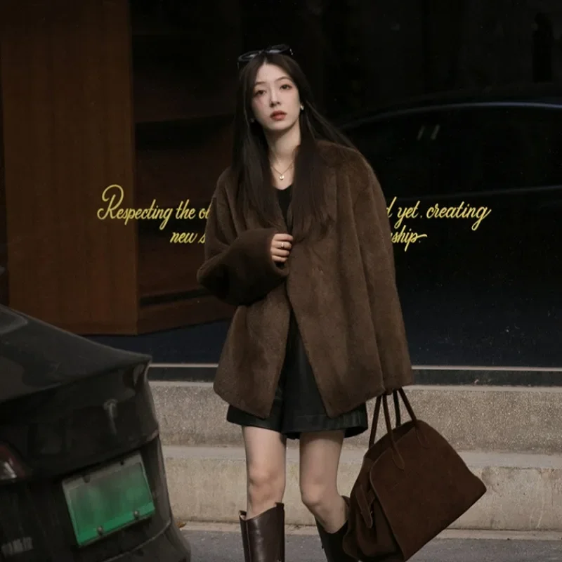 High-End-Herbst und Winter Frauen Pelzmantel einfache Luxus Retro-Mode warmes echtes Fell kurze lose Jacke Temperament Pendler