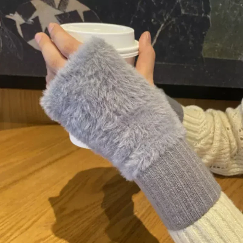 Fashionable Half Finger Gloves Suitable for Women's Soft and Warm Winter Luxurious Solid Color Plush Knitted Fingerless Gloves