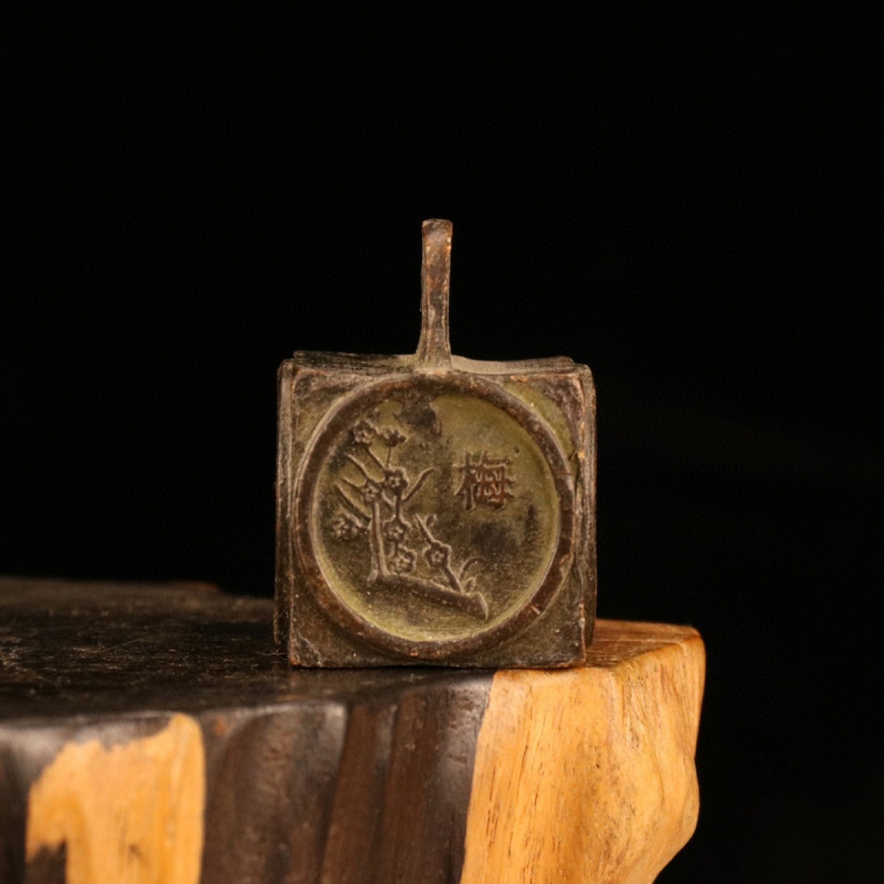 Sello de cobre coleccionable antiguo, ciruela, orquídea, crisantemo de bambú, sello pequeño, herramienta de caligrafía de ocio, productos antiguos Wenwan