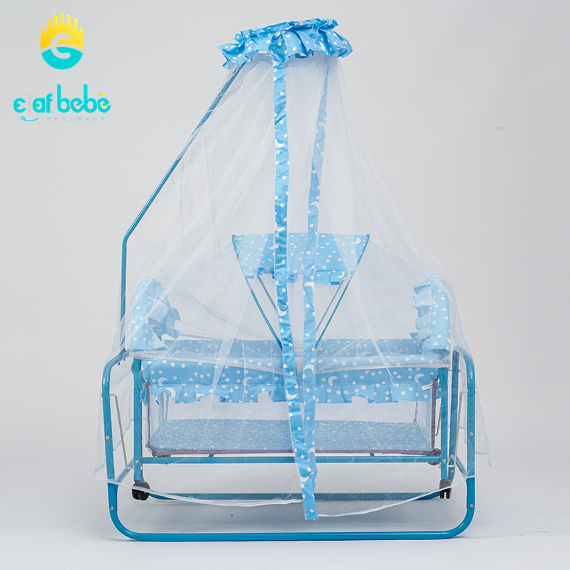 Hochwertiges faltbares Multifunktions-Babybett mit großer Wippe