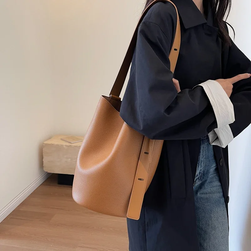 レトロなレザーショルダーバッグ,女性用,単色,小,デザイナー,韓国ファッション,2023