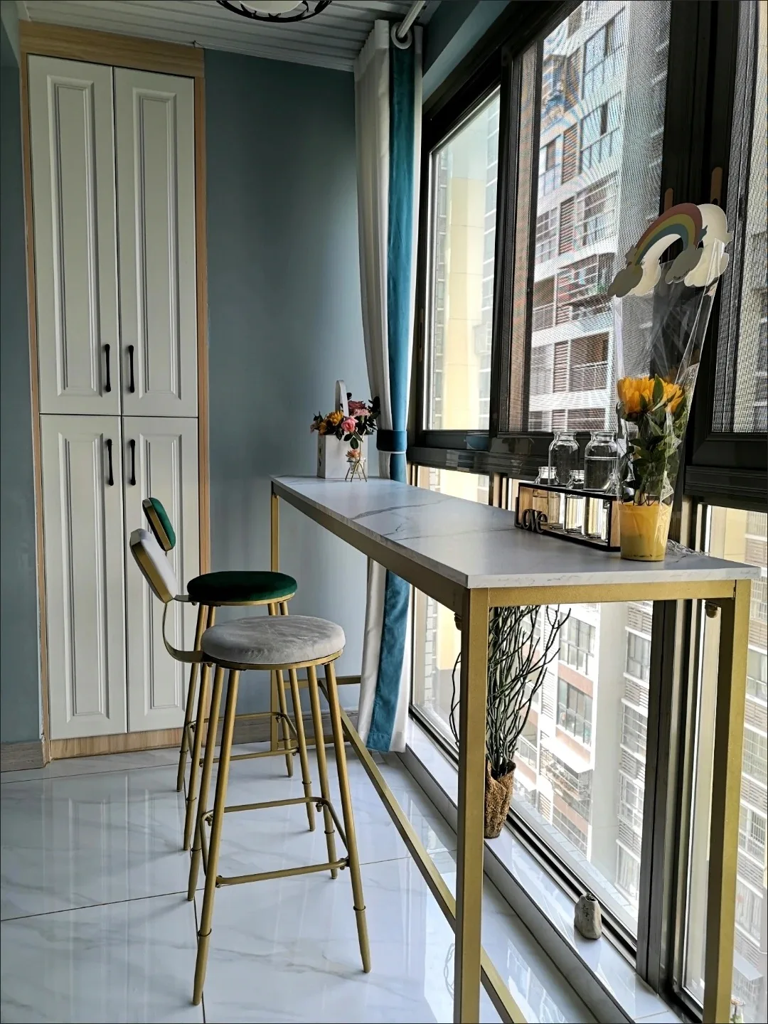 Mesa de bar de parede para uso doméstico, mesa alta para sala de estar, restaurante, leite, loja de chá, mesa longa, balcão de bar com conjunto de cadeiras