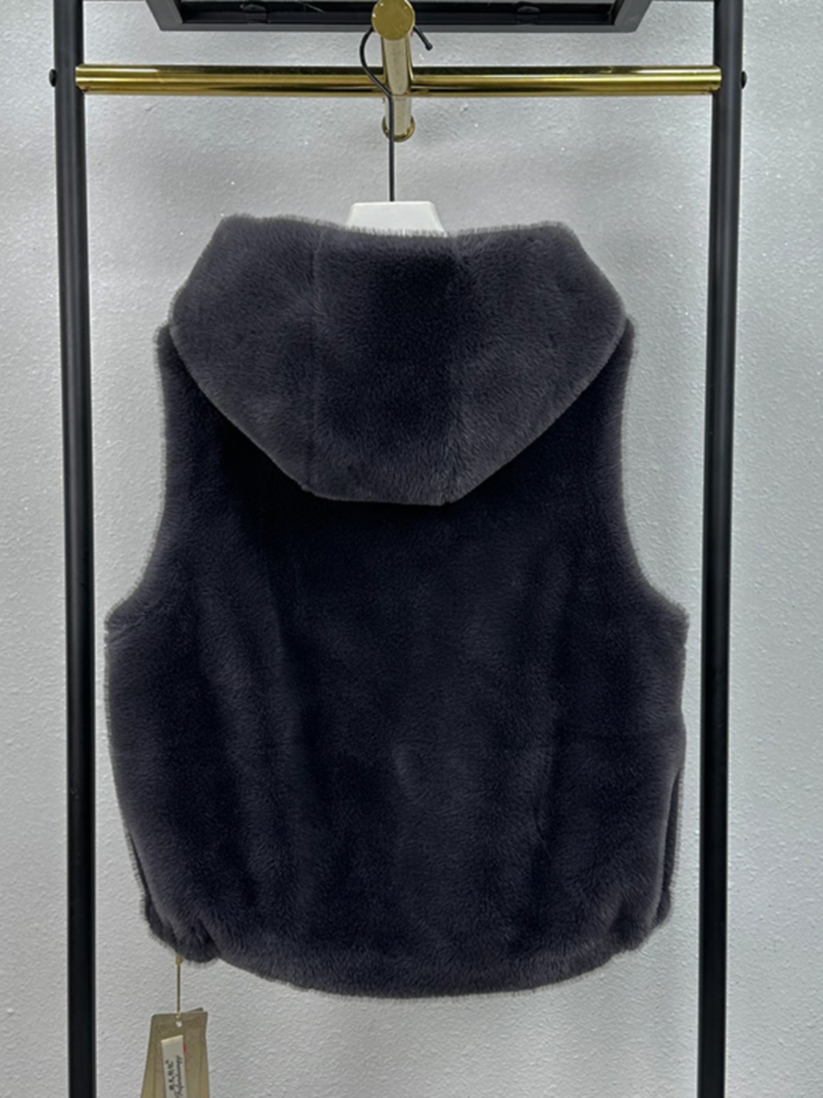 ハイエンドショート肥厚女性の毛皮のベスト 2024 冬の新帽子統合髪動物ベロアジャケットファッショナブルなストレートカット