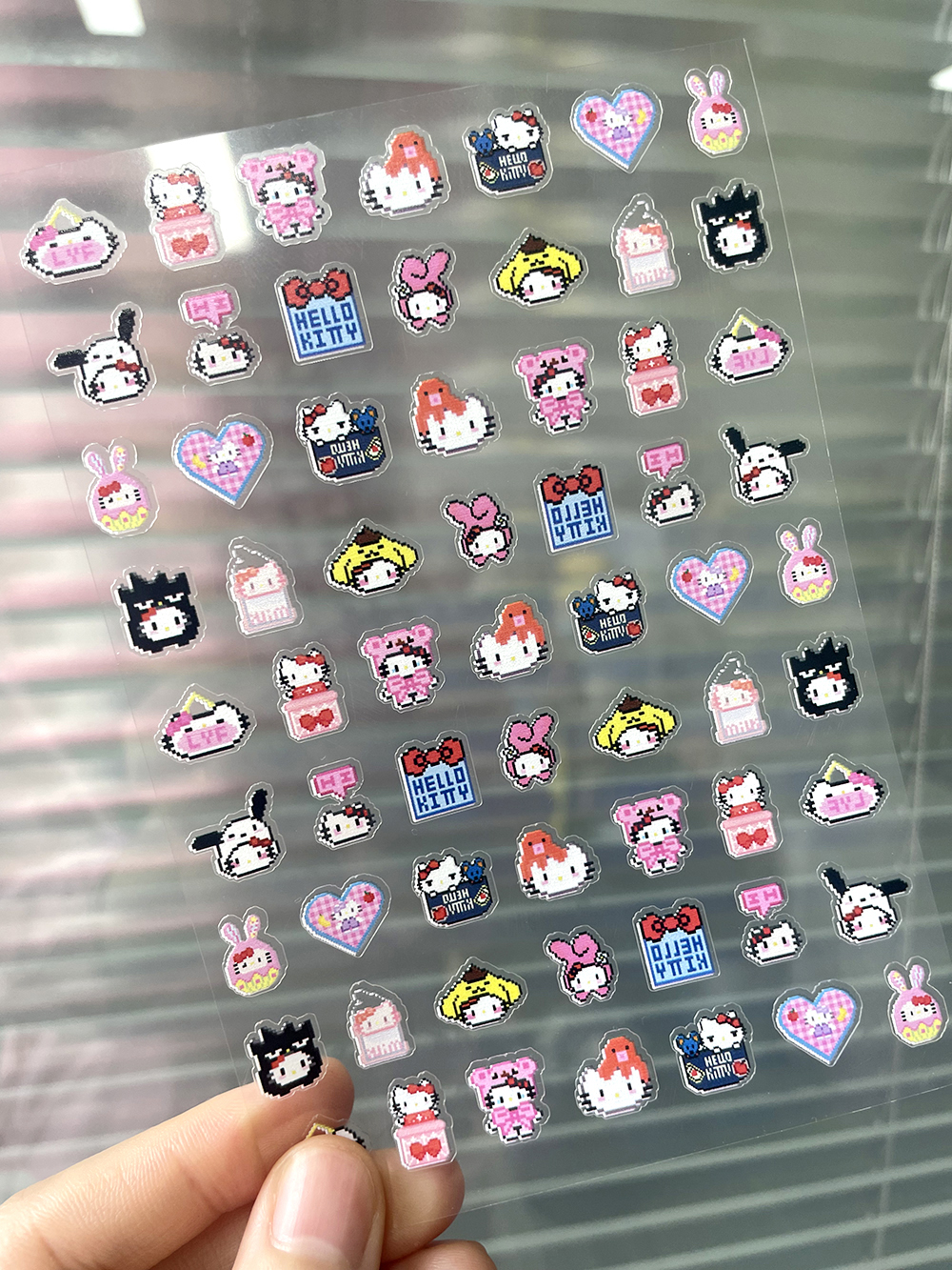 2D Pixel Style Mini Sanrios HelloKitty ongles Art autocollant Expressions multiples mignon ongles décalcomanie curseurs Anime Nail Art décorations