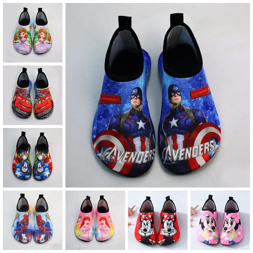 Летние пляжные болотные туфли для маленьких мальчиков и девочек, противоскользящие кроссовки с рисунком Минни, Человека-паука, автомобилей-местителей, детские носки, сандалии для плавания