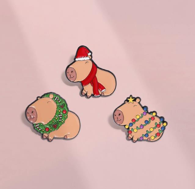 Creative and fun animal Kapibala shaped metal brooch cartoon cute capybara backpack accessory alloy badge