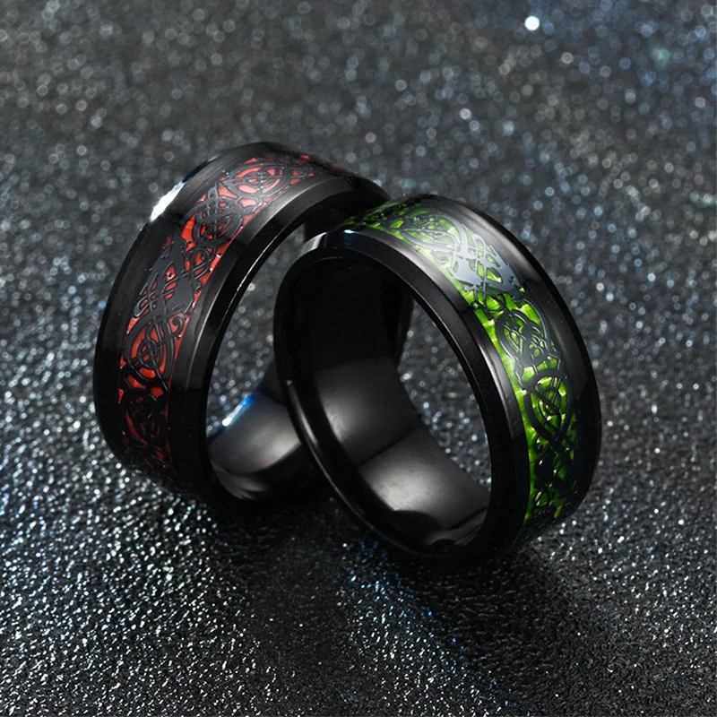 2023 แฟชั่นผู้ชายสแตนเลสแหวนมังกร Inlay สีม่วงสีดําคาร์บอนไฟเบอร์แหวนเครื่องประดับ 8 มม