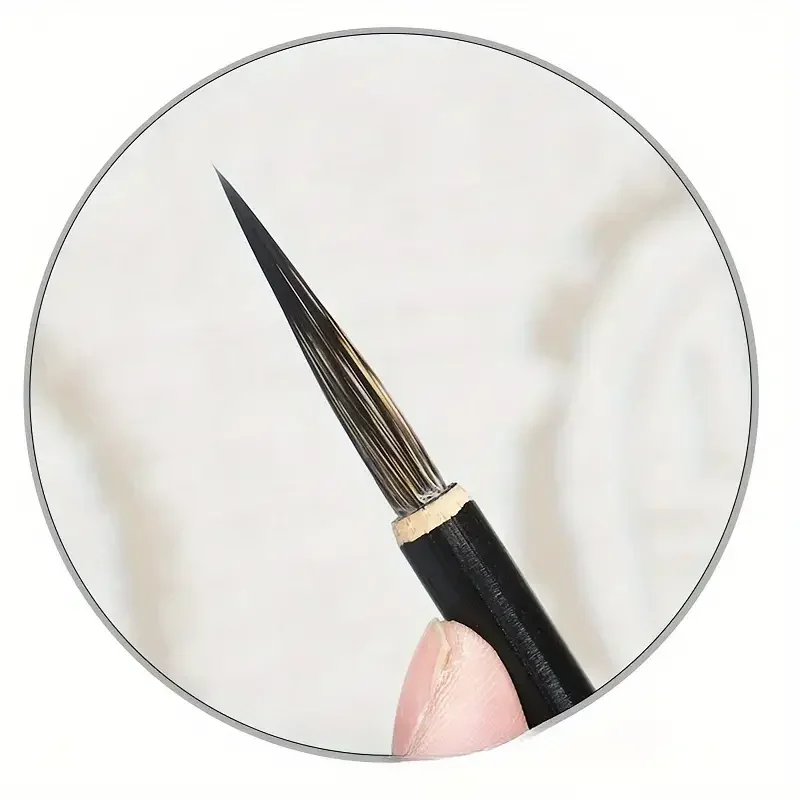 Un conjunto de pinceles de caligrafía china, línea de gancho de cerámica, pincel de pintura fina, pluma, comadreja, ratón, bigote, piedra, pincel de pintura para el cabello de tejón