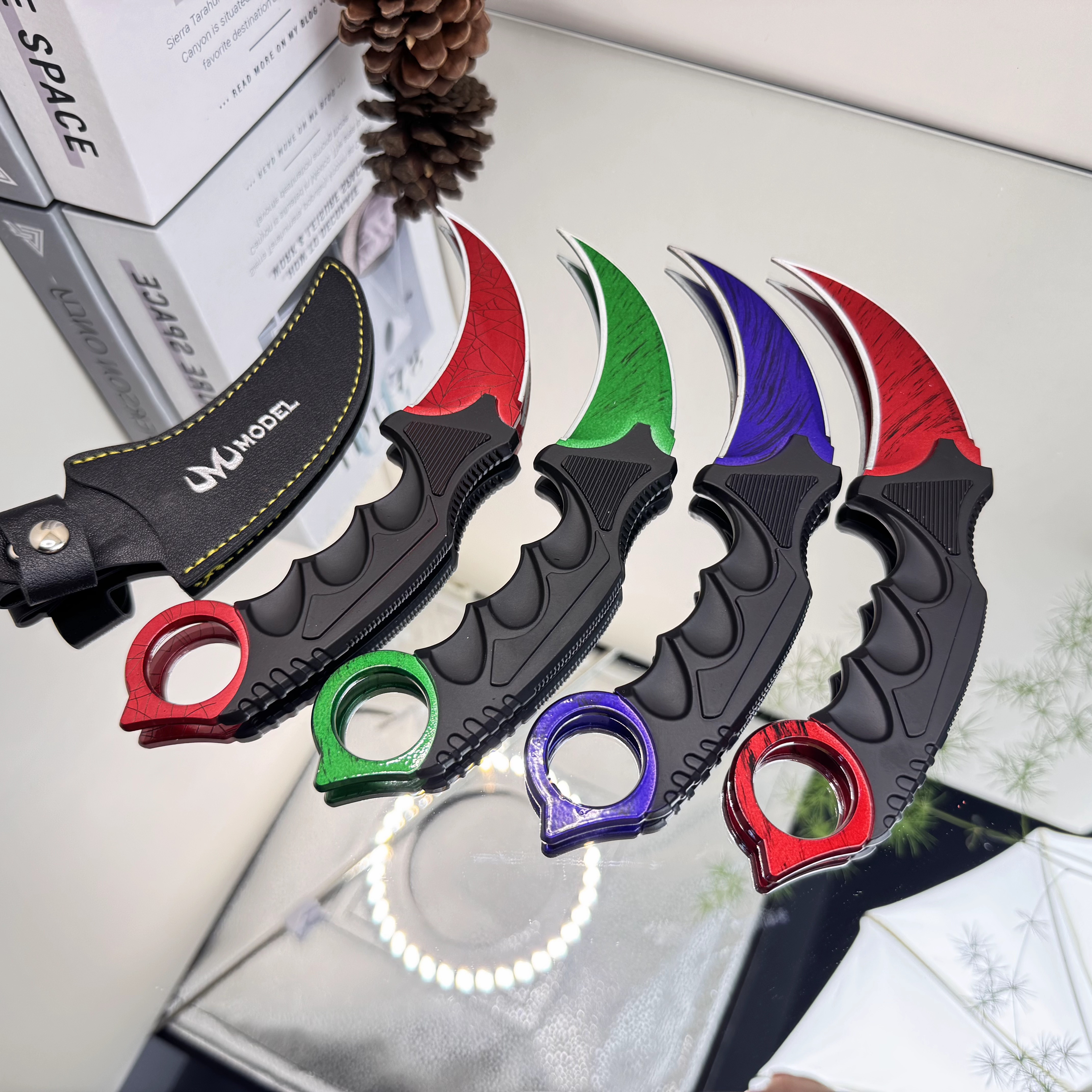 20cm/7.87in GO Game Peripheral Weapons Model Claw Knives Deep Red Nets Metal Weapons Handicrafts Toys Ornaments Collection Gifts