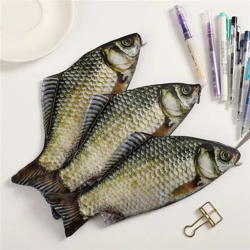 1pc presente criativo e peculiar simulado peixe caneta saco simulado crucian carpa papelaria saco