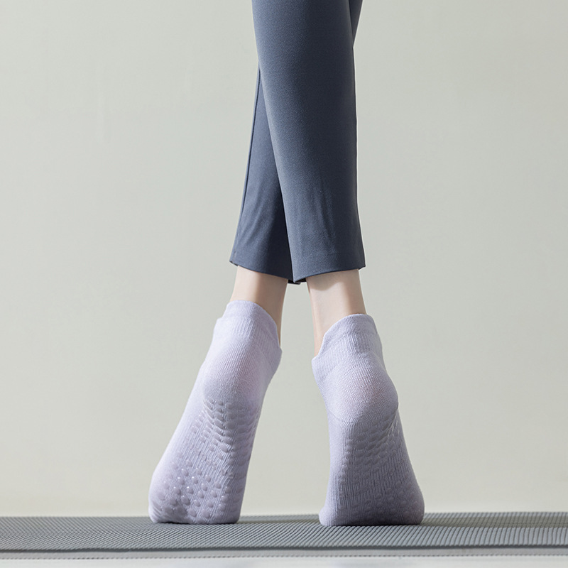 Calcetines de Yoga transpirables de malla para mujer, medias cortas de algodón de corte bajo para gimnasio, Fitness, deportes de baile, calcetines profesionales antideslizantes para Pilates y suelo