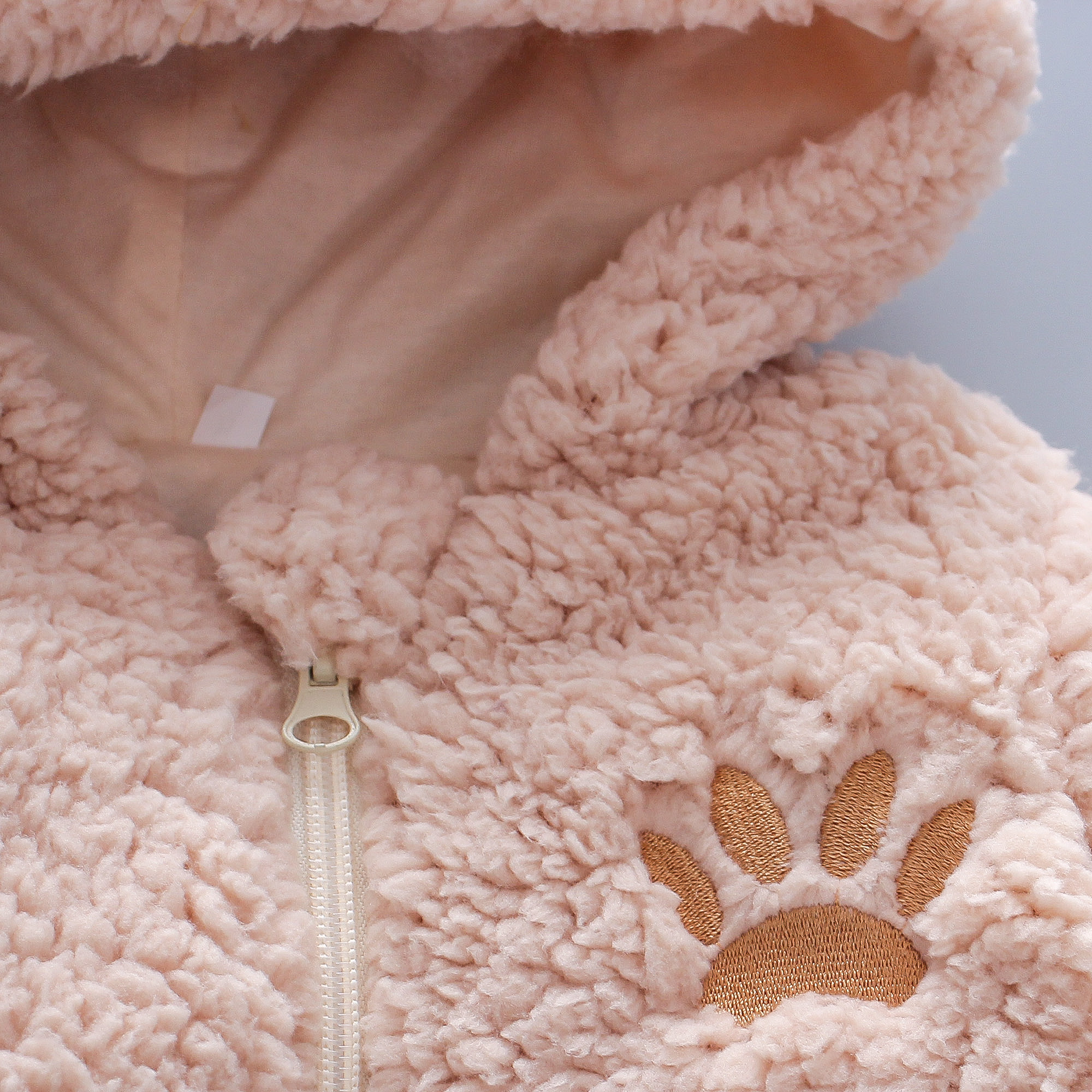 Lammhaar Cartoon Bär bestickt Baby Overall Winter neues Mädchen Baby lang ärmel igen Krabbel anzug verdickt Mädchen