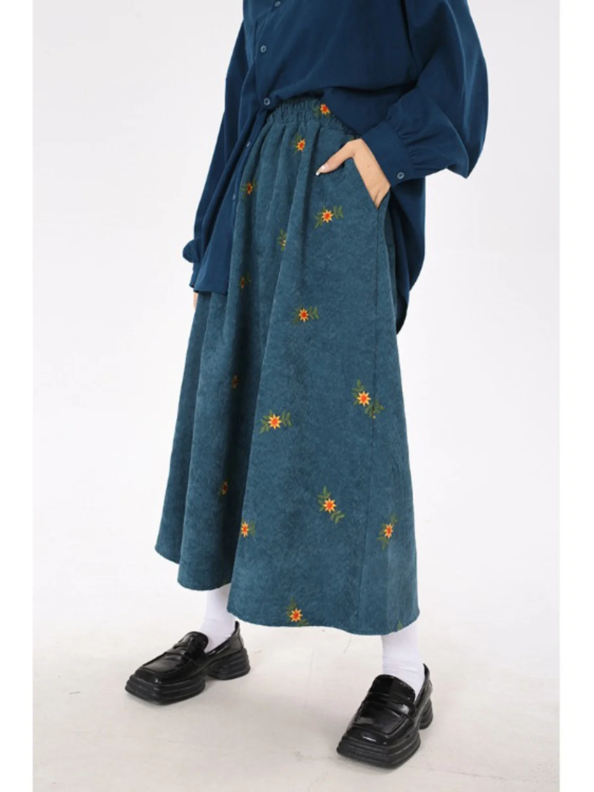 Plus Size Retro Embroidered Corduroy A-Line Midi Skirt plus Size High Waist Long Slimming Base Layer Women's Fashion Commute Sle