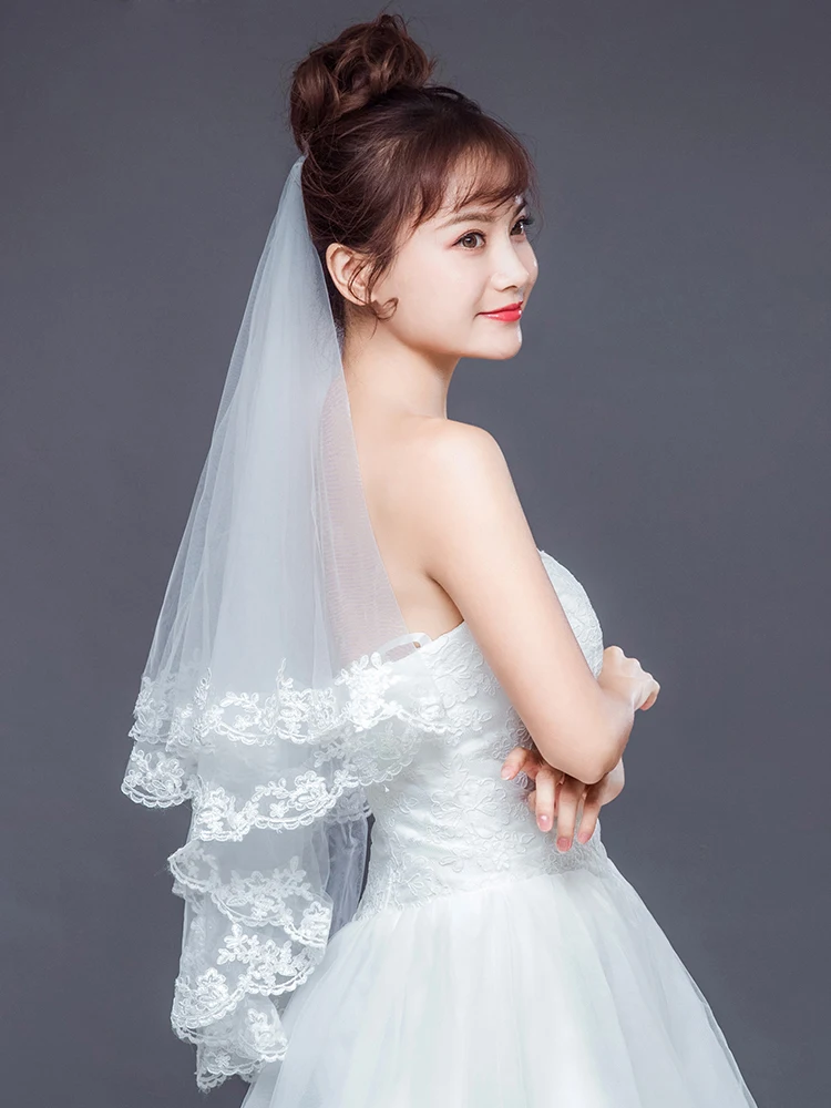 White Two Layers Bride Wedding Veils Lace Edge Sexy Short Waist Length Wedding Veil with Comb Dress Veil for Bride