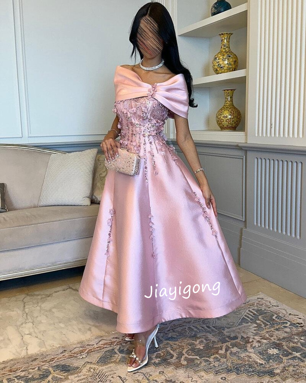 Maßgeschneiderte, elegante, charmeusefarbene, mit Pailletten besetzte, schulterfreie A-Linien-Midikleider, maßgeschneiderter Anlass im chinesischen Stil