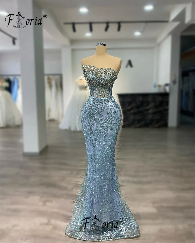 Atemberaubende silberne Kristallsteine-Abschlussballkleider 2025, elegantes trägerloses Partykleid mit blauen Perlen, maßgeschneidert, Vestido de Gala Noche Mujer