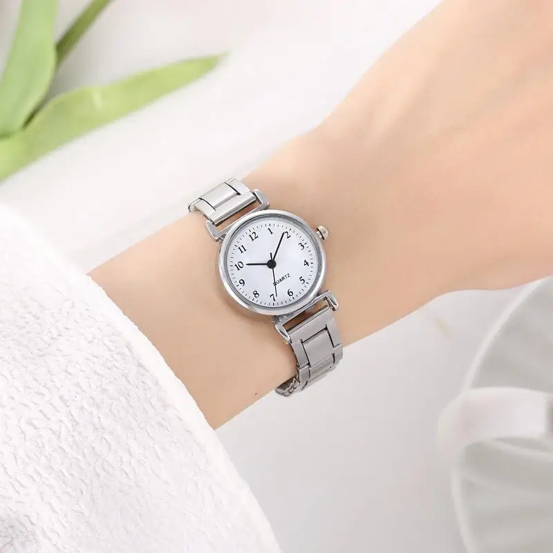 Exquisite female student wristwatch small fresh Korean version of simple retro literary temperament hundred with quartz watch