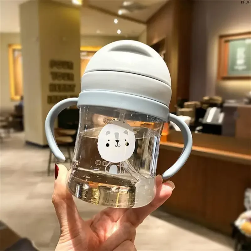 2025 만화 패턴 야외 어린이 마시는 병 짚 아기 먹이 컵 훈련 휴대용 손잡이 물병 Watercup