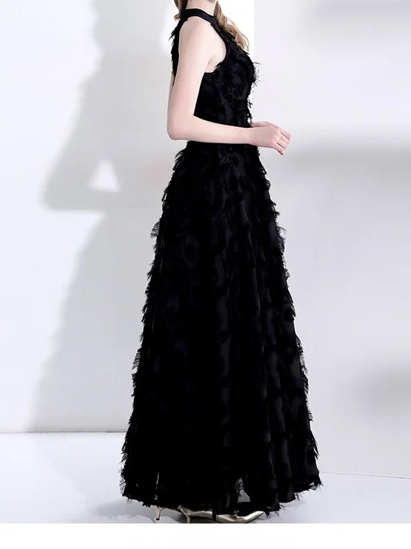 Vestido de Noite E Branco com Plumas, Decote ter, Saia Longa, Estilo Doce, Cintura Média, Modelo Evasê, em Fibra de...