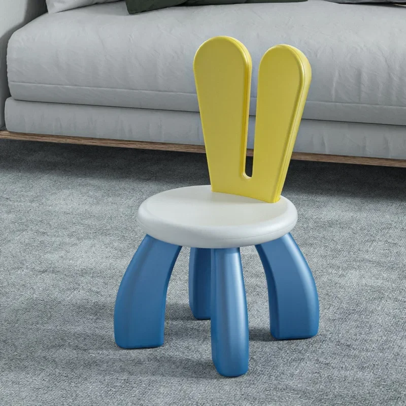 Cadeira infantil de desenho animado com encosto, estrutura sólida, banco antiderrapante, seguro e insípido, com almofada para os pés para uso infantil