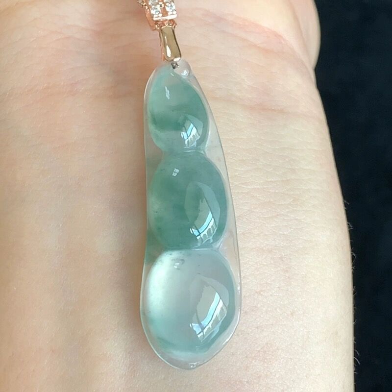 Jade Ice-like Small Pendant Beans Sauteed Green Beans Fu Dou Jadeite Jade Pendant Jade Processing Necklace Female Gift