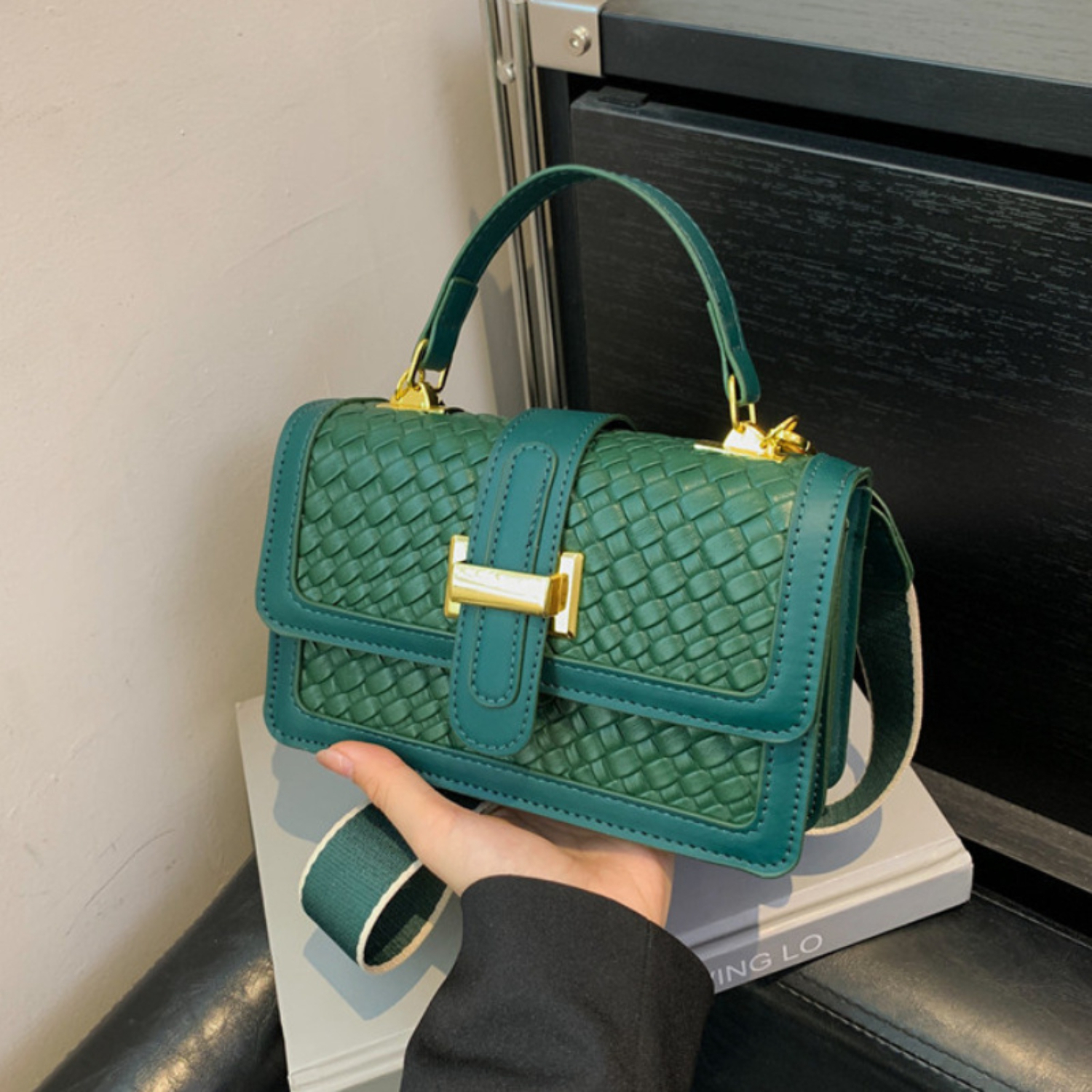 กระเป๋าสะพายข้างผู้หญิงหนัง PU สุดหรู เนื้อย้อนยุค ดีไซน์เรียบง่ายทันสมัย คละสี