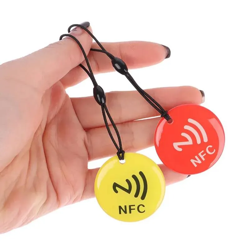 10 stücke ntag213 nfc tag lable token mit seil rfid 13,56 mhz 144 bytes iso14443a epoxy karte 35mm durchmesser für alle nfc-fähigen telefon