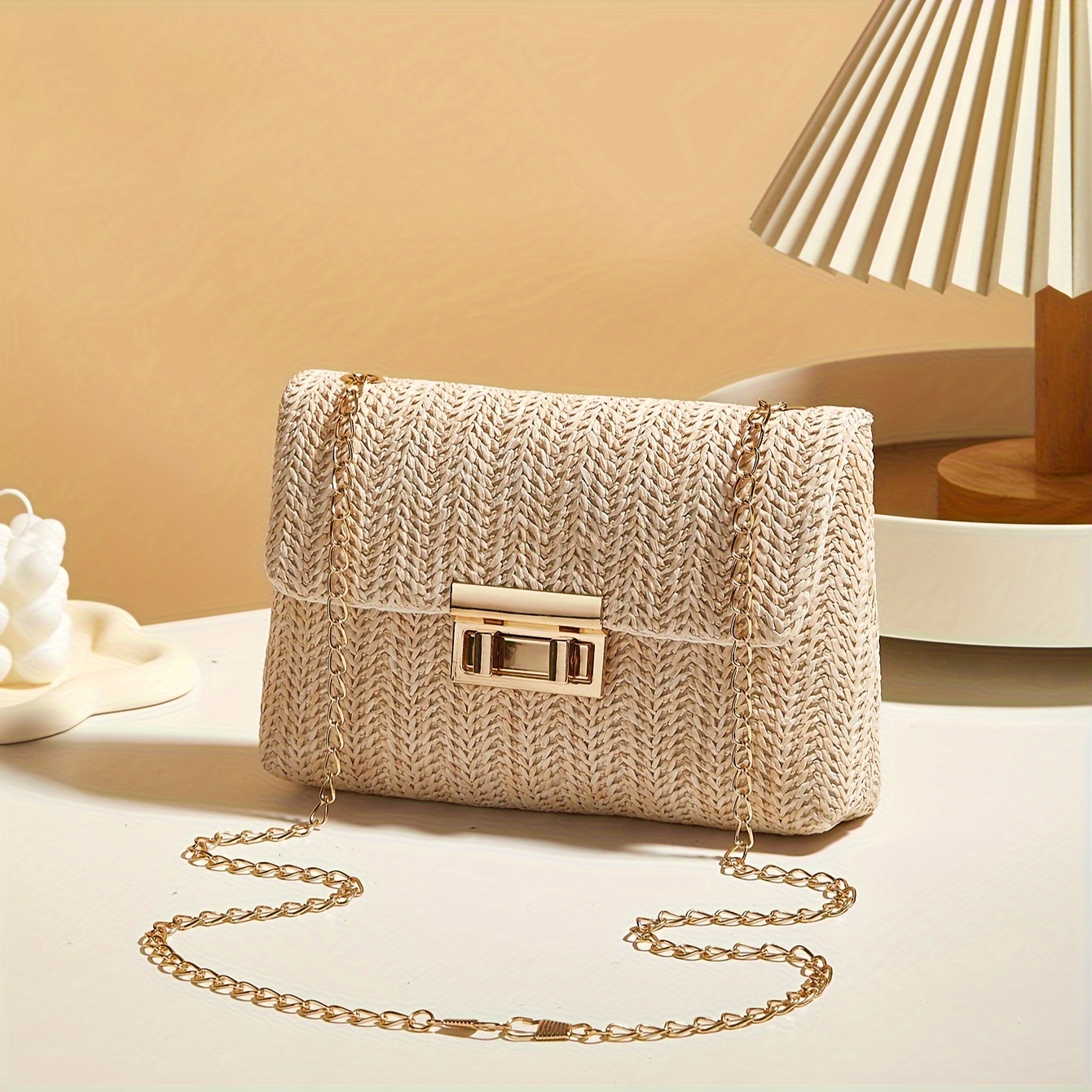 Bolsa de ombro feminina tecida à mão de palha, bolsa crossbody de cor sólida da moda com fecho de bloqueio