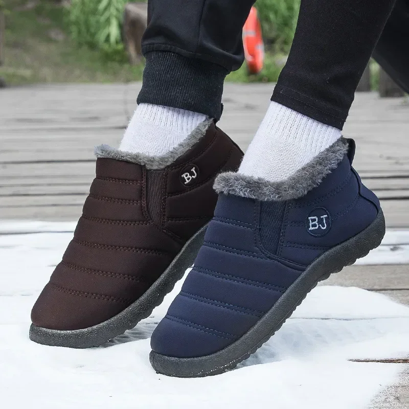 冬のブーツ女性のための防水スノーブーツ Botines Mujer 2025 新しいスリップオンプラスサイズの女性の靴フラットカップル綿の靴男性
