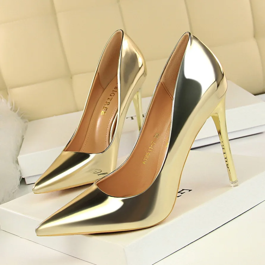 Sepatu hak tinggi perak emas wanita, Kasut stiletto pernikahan pengantin perempuan sederhana cantik ukuran 43
