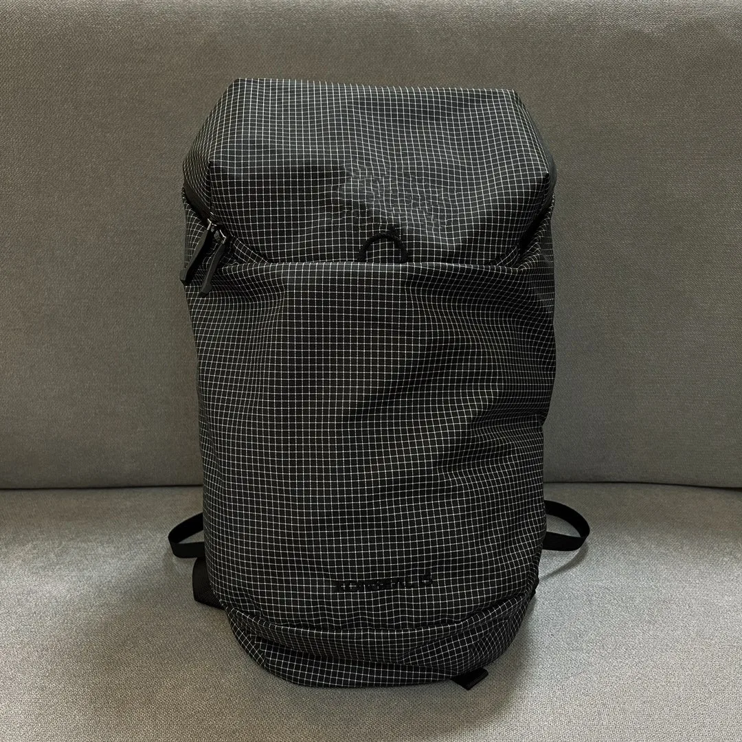 Nueva mochila bordada de moda de 15L a cuadros para deportes al aire libre montañismo impermeable pérdida de peso estilos para hombres y mujeres