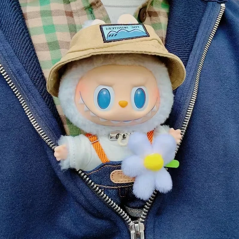 ตุ๊กตามอนสเตอร์ตกอยู่ในฤดูใบไม้ผลิป่าป่าที่บ้านตุ๊กตาไวนิลตกแต่งพวงกุญแจห้อยกระเป๋าพวงกุญแจผ้าเดนิม Labubu