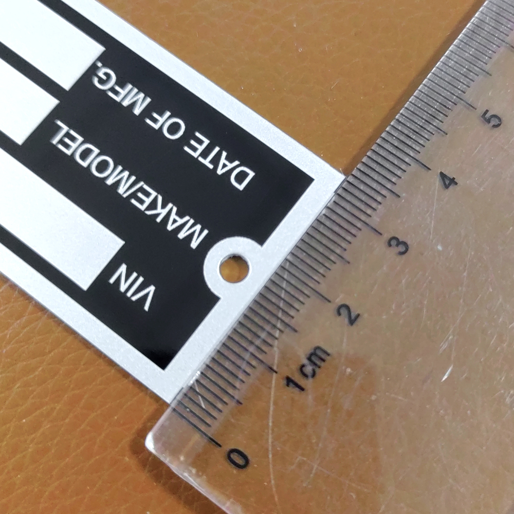 100 x 33 mm leere oder gravierte Aluminium-Anhänger-VIN-Seriell-ID-Tag-Platte für Daten, Auto, LKW, Hot Rod-Ausrüstung, Wohnwagen, Wohnmobil, Wohnmobil, Teile