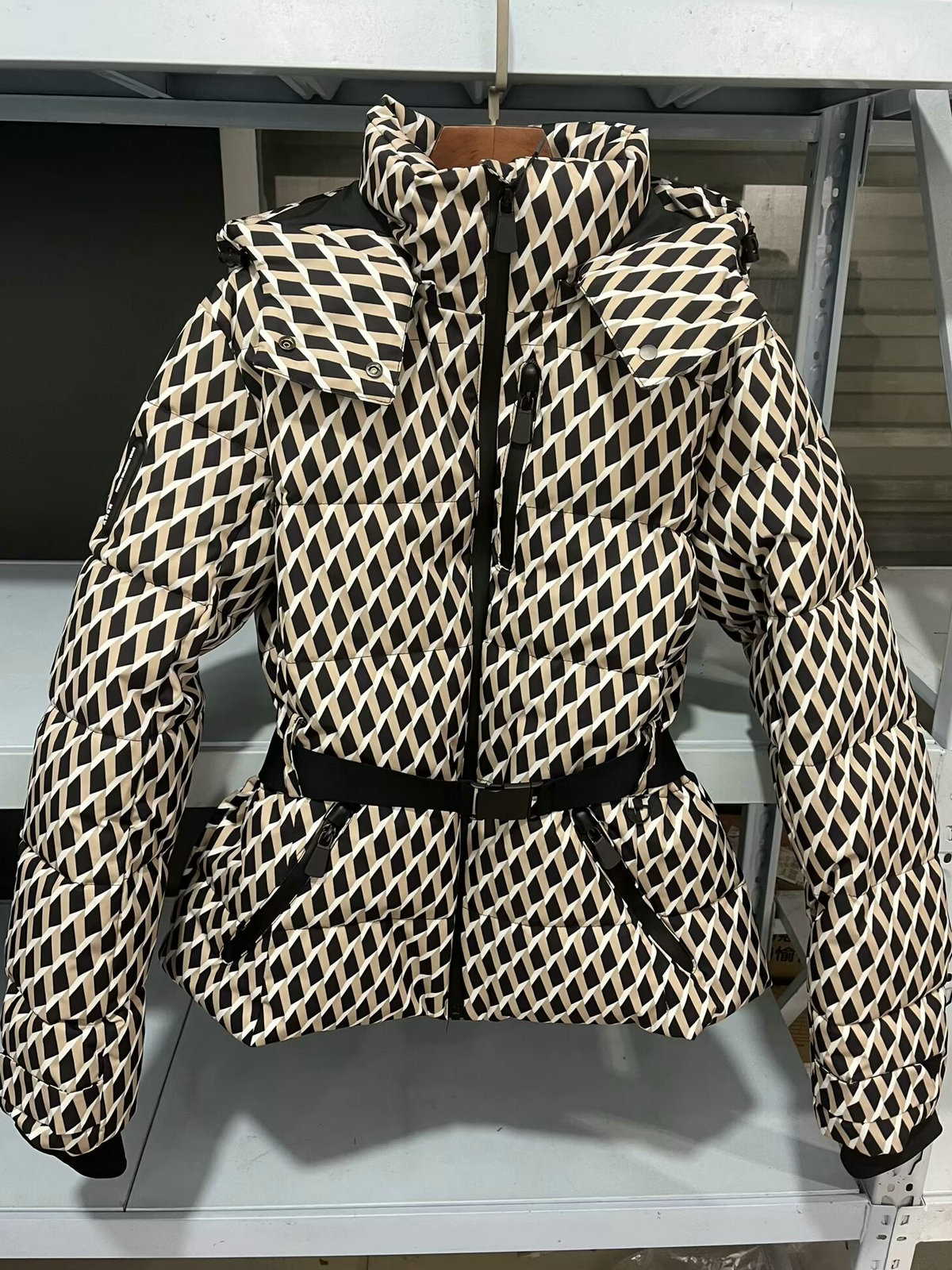 แฟชั่นผู้หญิงฤดูหนาว Hooded เอวสูงเบาะเสื้อกีฬากับเข็มขัดหญิง Elegant หนากระเป๋าอุ่น Windproof แจ็คเก็ตสกี