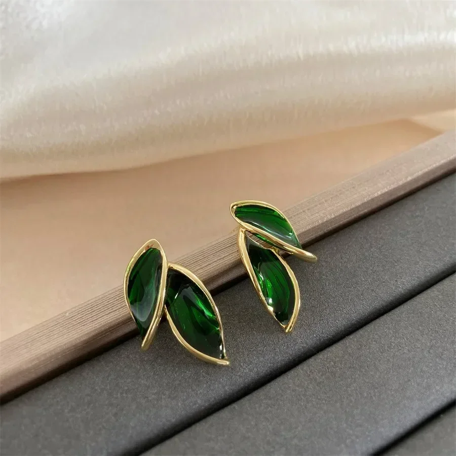 LATS ใหม่เกาหลีมาถึงโลหะอินเทรนด์สดน่ารักหวานสีเทา Leaf STUD ต่างหูสําหรับผู้หญิง 2024 แฟชั่นเครื่องประดับของขวัญ