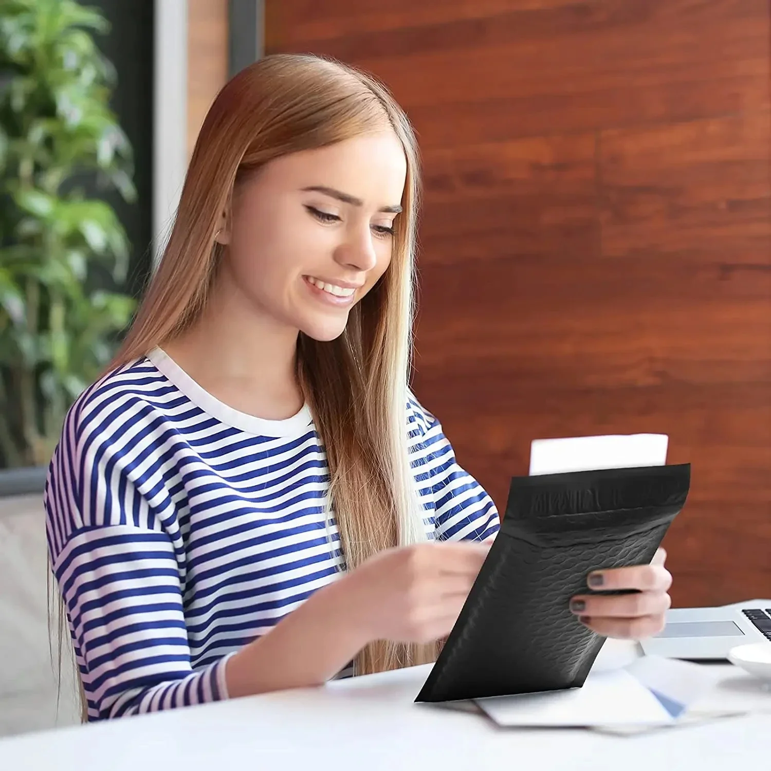 100 個の封筒配送パッケージ黒の包装用品バブルメーラー梱包袋封筒送信パッケージ中小企業