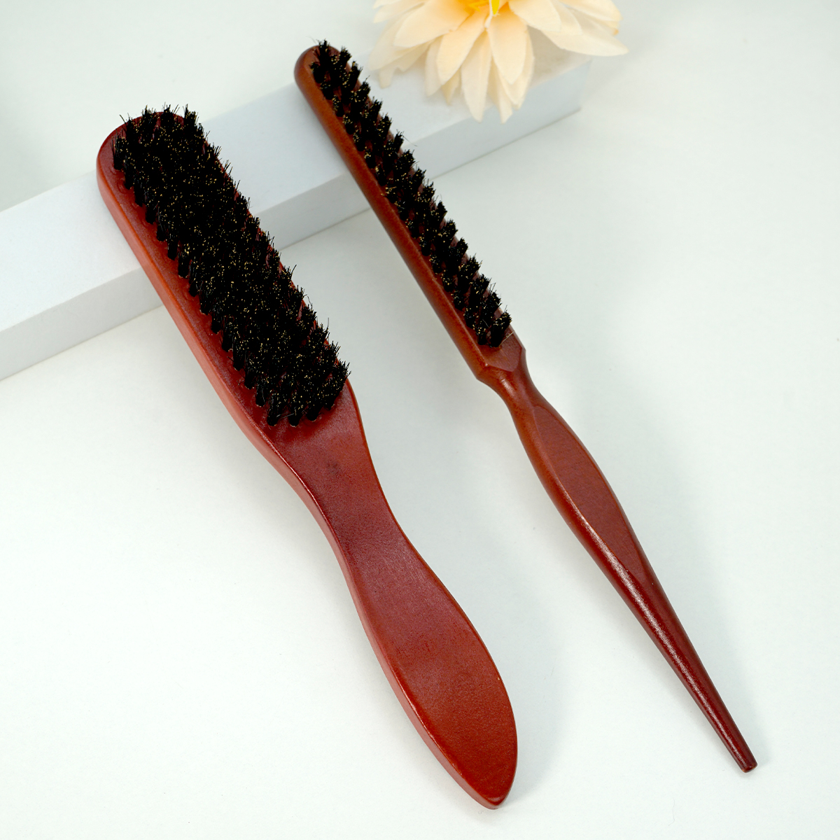 木製ハンドル付きプレミアムヘアブラシ 2 本 - 縮れや静電気を軽減 - すべての髪質に対応する頭皮マッサージブラシセット