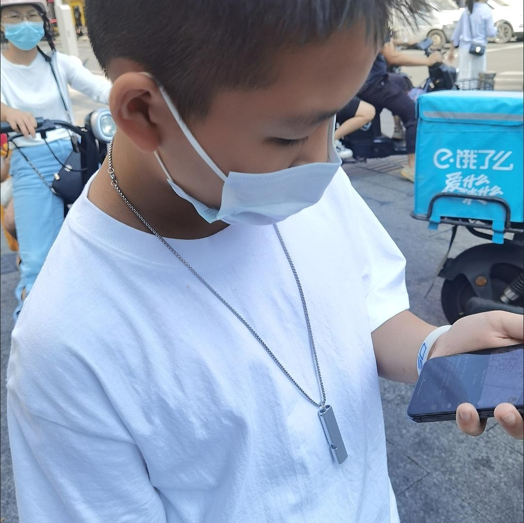 チタン鋼ネックレス,サバイバルツール,地震ホイッスル,屋外,高音,高周波,多機能EDCチェーン,男性用ジュエリー