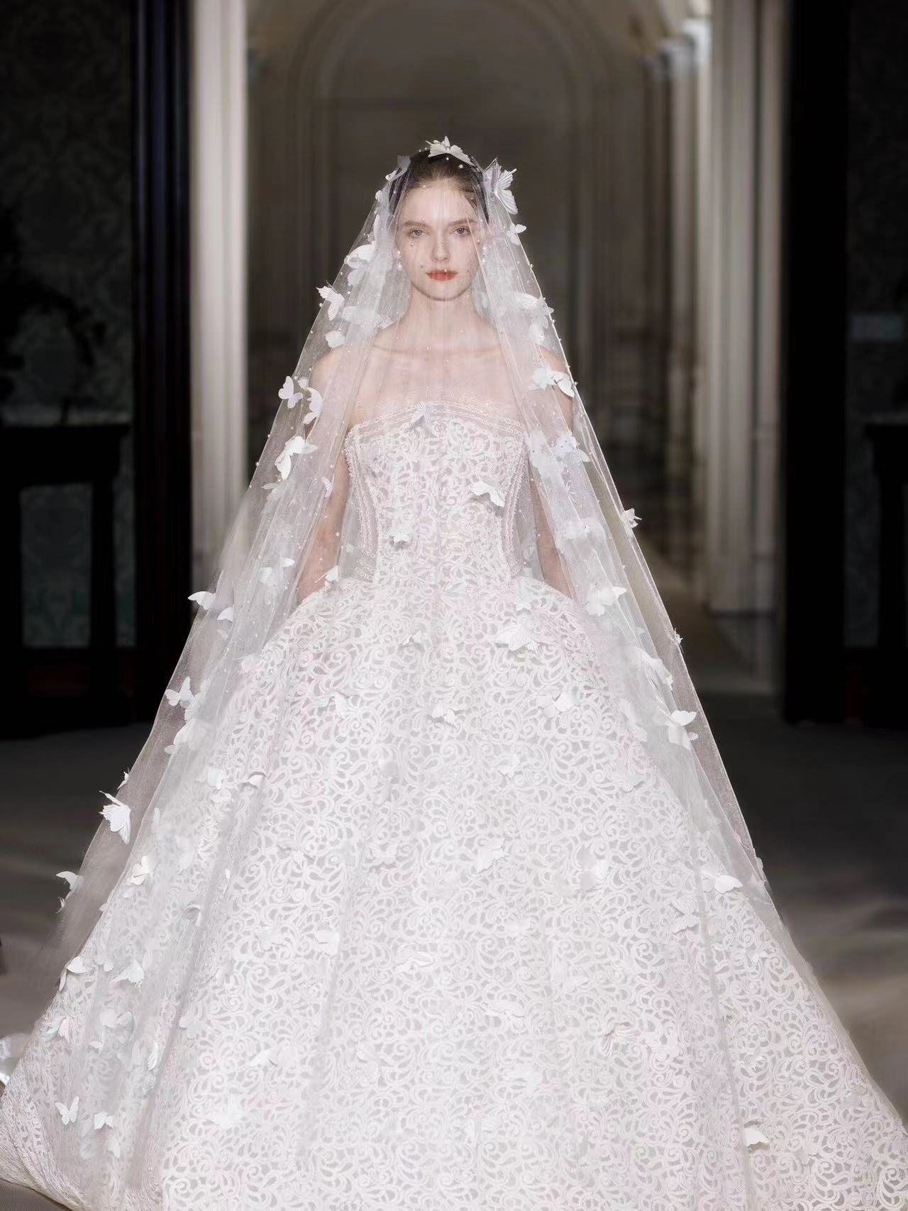 Romantischer Hochzeitsschleier mit Schmetterlingsperlen und Perlen ohne Kamm, einlagiger langer Kathedralen-Brautschleier, Hochzeitsaccessoires