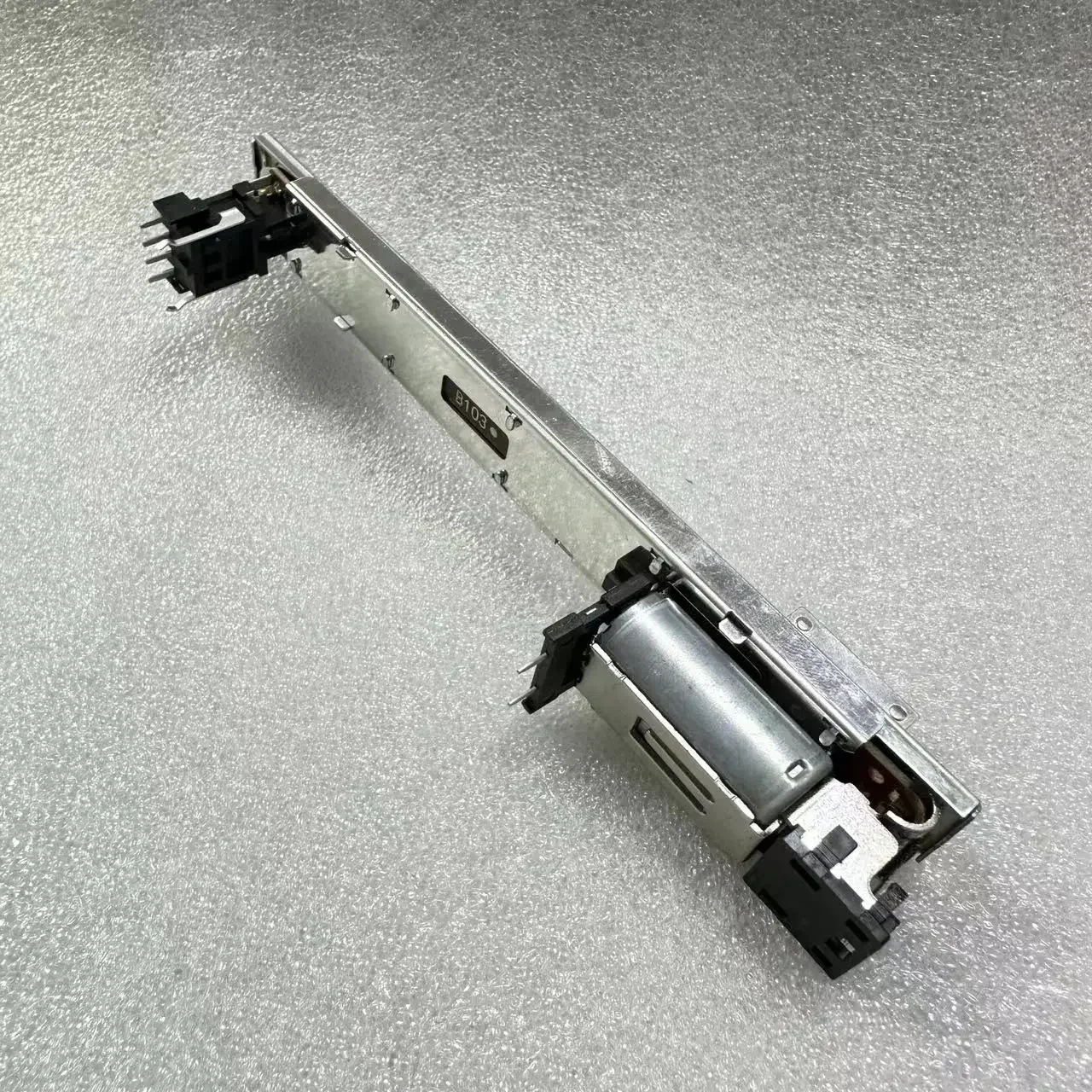 Originele Voor Yamaha gemaakt in taiwan Elektrische Fader RSA0N11M9A0J LS9 M7CL DM1000 DM200 Mixer Potentiometer Motoraangedreven Master