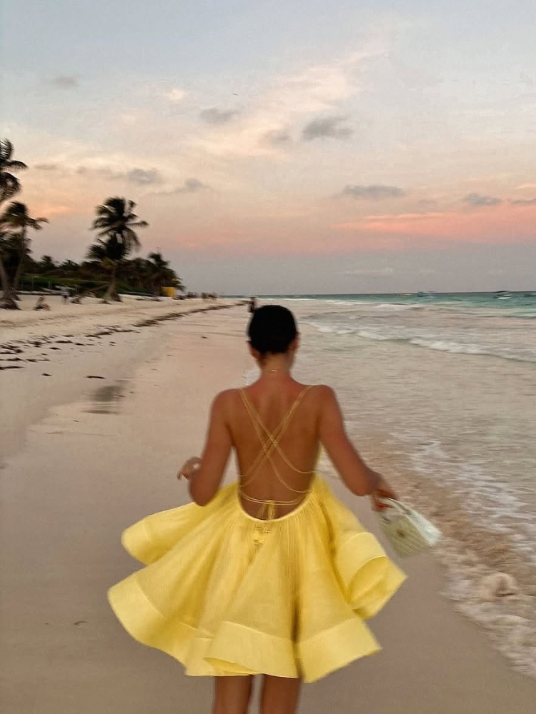 Minivestido Sexy con espalda descubierta y dobladillo plisado holgado con cordones para mujer, vestidos acampanados de cintura alta sin mangas, ropa de fiesta amarilla nueva 2025