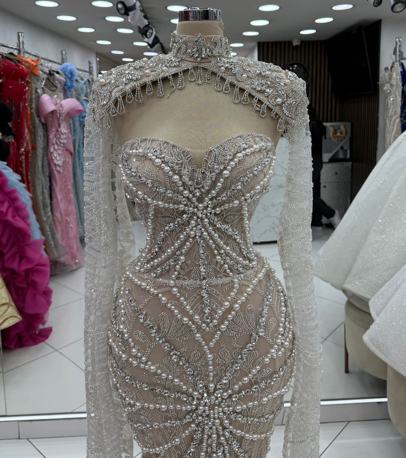 ออกแบบพิเศษดูไบไข่มุกคริสตัลชุดราตรีอย่างเป็นทางการที่กําหนดเอง Cape Sleeve Mermaid Prom Party Robe de soiree งานแต่งงาน